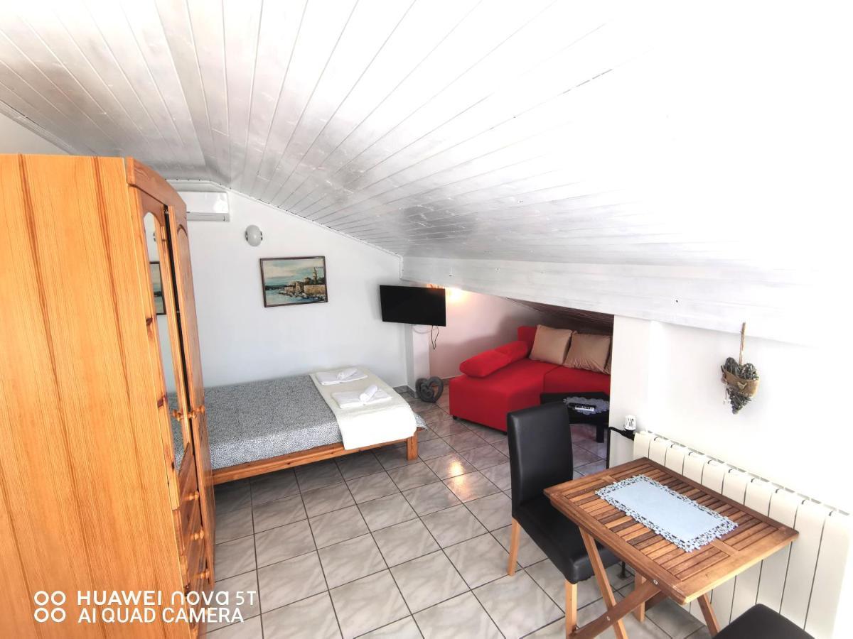 Albert Apartaments Krk Krk Town Exterior photo